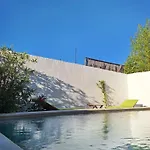 فيلة Moro House *