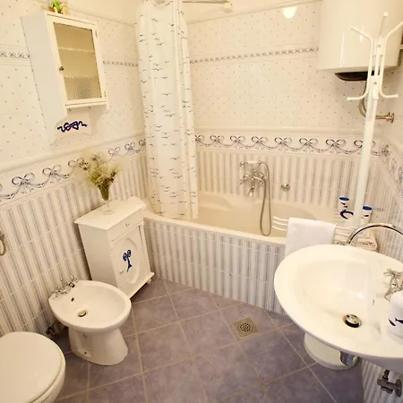 Moro House Villa *