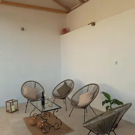 فيلة Moro House ميلنا