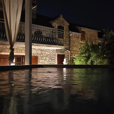 Moro House Vila
