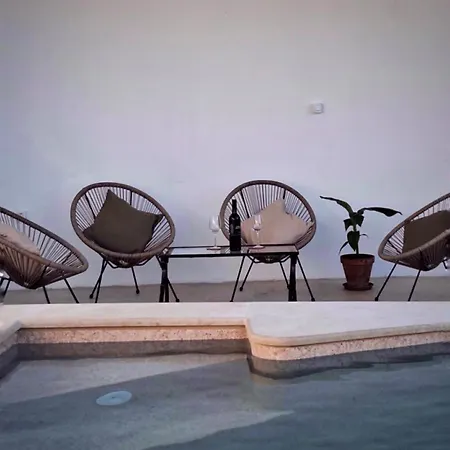 Moro House Villa *